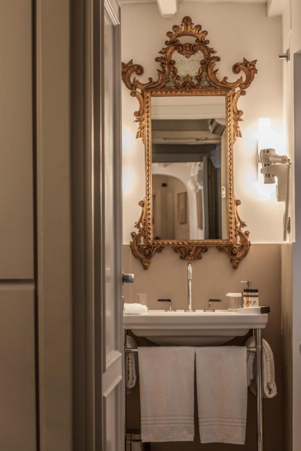 47LuxurySuites - Trevi image 8